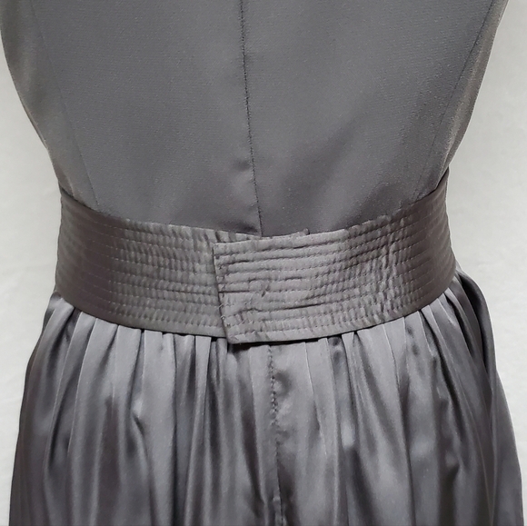 Vera Wang White Charcoal Satin Crepe One-Shoulder Belted Side Slit Formal Gown 8 - Picture 10 of 16